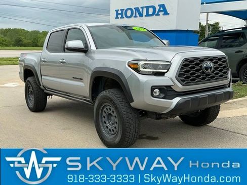 Used 2023 Toyota Tacoma TRD Off-Road AWD/4WD image 1