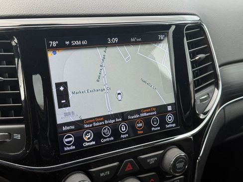 Used 2020 Jeep Grand Cherokee Limited image 28