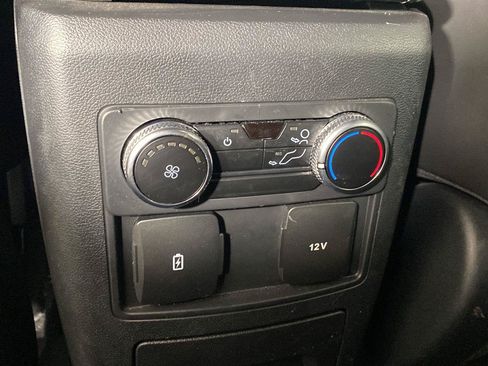 Used 2023 Ford Explorer XLT w/ Equipment Group 202A AWD/4WD image 19