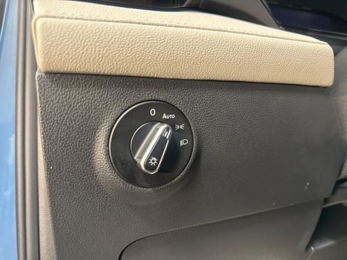 Used 2025 Volkswagen Taos S image 8