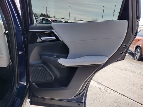 New 2026 Mitsubishi Outlander SE image 32