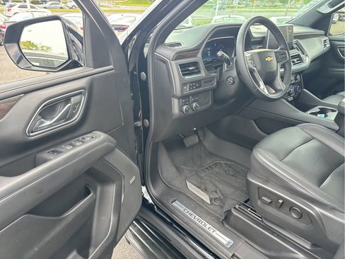 Certified 2023 Chevrolet Tahoe LT w/ Luxury Package AWD/4WD image 8