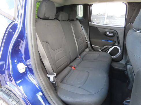 Used 2018 Jeep Renegade Latitude w/ UConnect 8.4 Nav Group FWD image 28