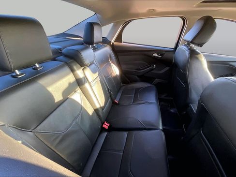 Used 2016 Ford Focus SE w/ Equipment Group 201A FWD image 17