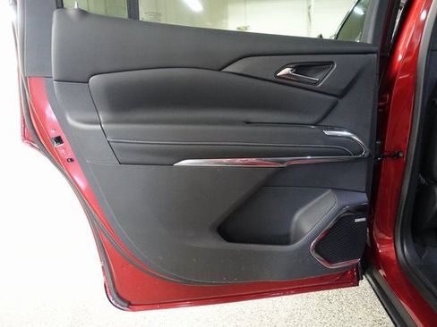 Used 2025 Chevrolet Traverse LT w/ Enhanced Driving Package image 19
