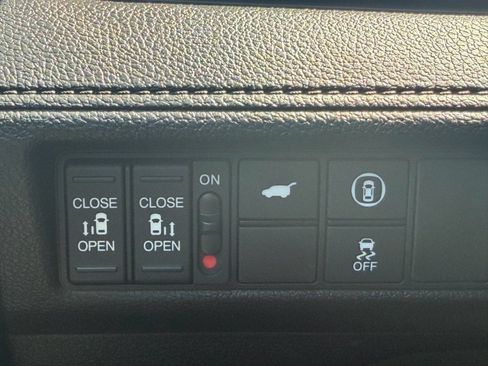 Used 2024 Honda Odyssey Sport image 15