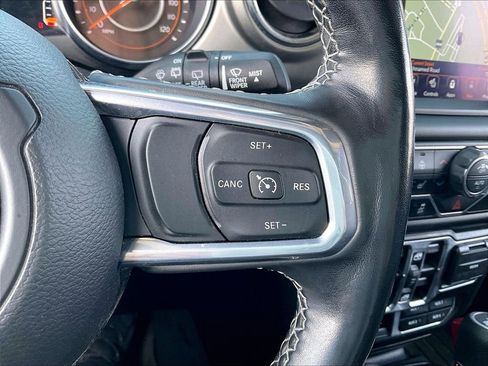 Used 2021 Jeep Wrangler Unlimited Sahara w/ Dual Top Group image 22