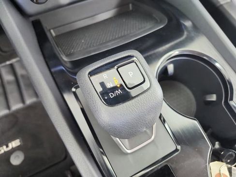 Used 2025 Nissan Rogue SV FWD image 27