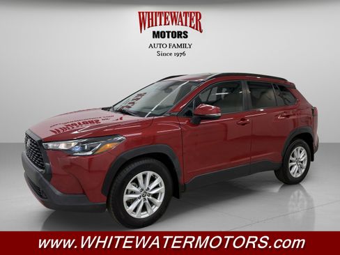 Used 2022 Toyota Corolla Cross LE w/ Moonroof Package FWD image 1