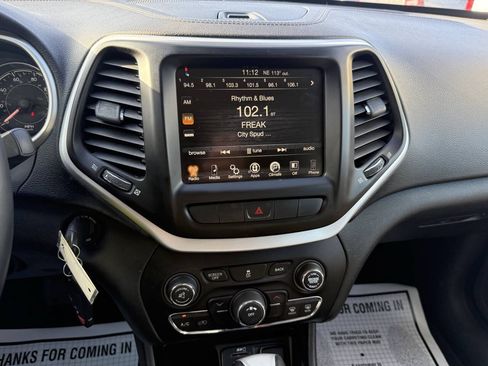 Used 2014 Jeep Cherokee Latitude FWD image 24