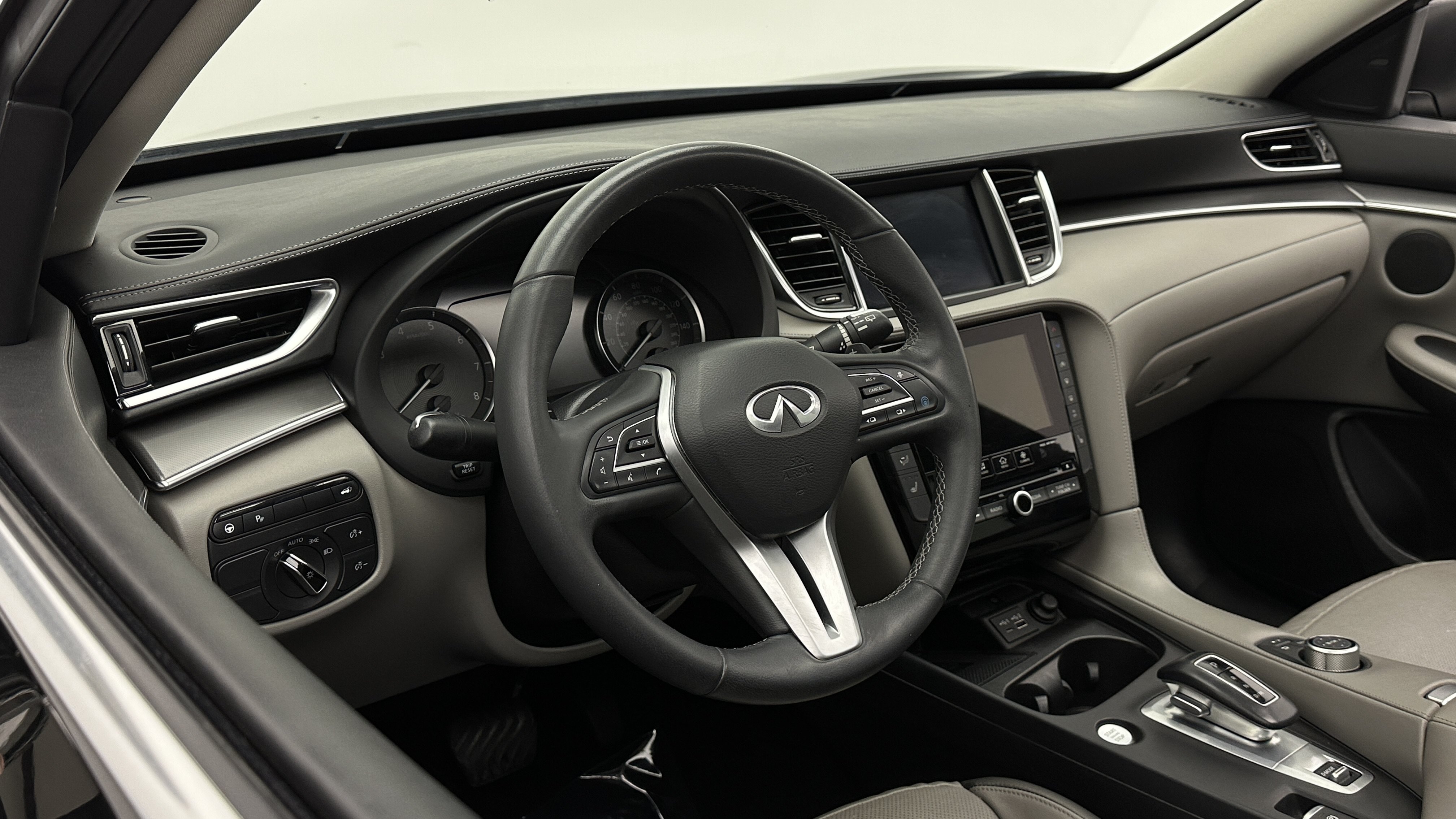 Used 2023 INFINITI QX50 Luxe FWD image 10