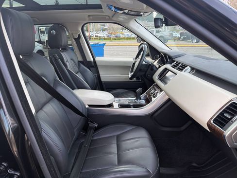 Used 2014 Land Rover Range Rover Sport HSE image 18
