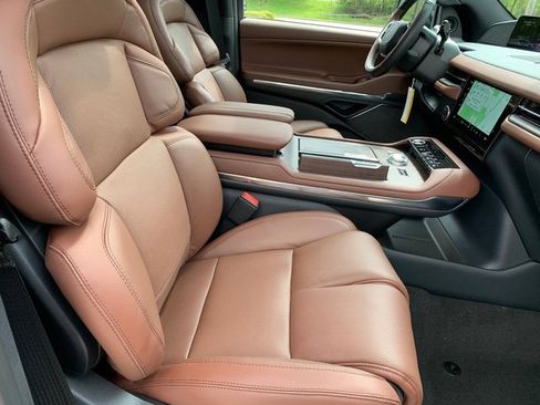 New 2026 Lincoln Navigator Reserve AWD/4WD image 11