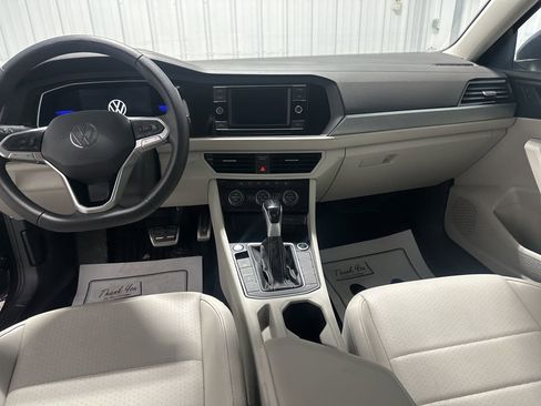 Used 2022 Volkswagen Jetta SE FWD image 13