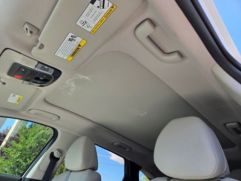 Used 2025 Hyundai Tucson Limited AWD/4WD image 11