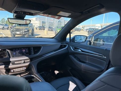 Used 2024 Buick Enclave Premium image 39
