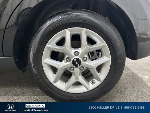 Used 2025 Kia Soul LX w/ LX Technology Package FWD image 14