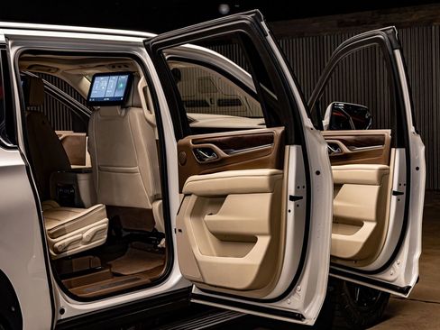 Used 2021 GMC Yukon XL Denali w/ Denali Ultimate Package image 30