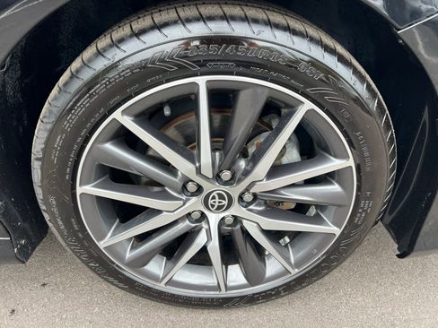 Used 2021 Toyota Camry XLE FWD image 11