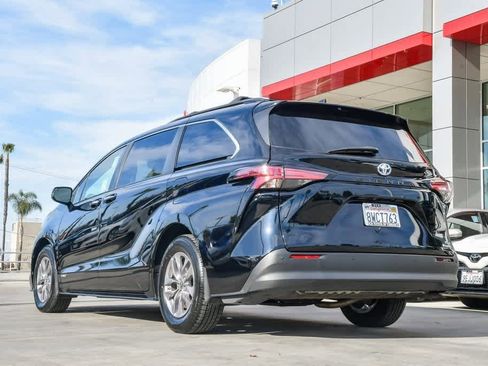 Used 2021 Toyota Sienna XLE w/ XLE Plus Package image 9