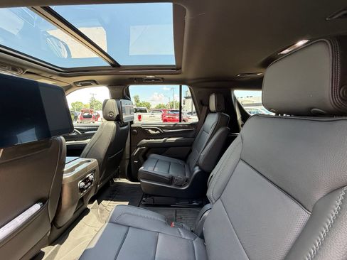 Used 2023 GMC Yukon Denali w/ Denali Reserve Package AWD/4WD image 5