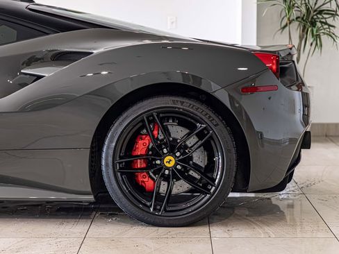 Used 2018 Ferrari 488 GTB RWD image 9