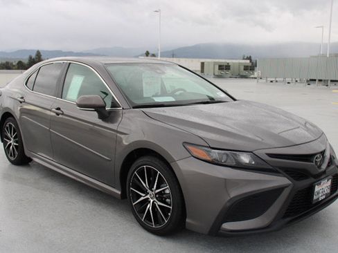 Certified 2024 Toyota Camry SE image 2