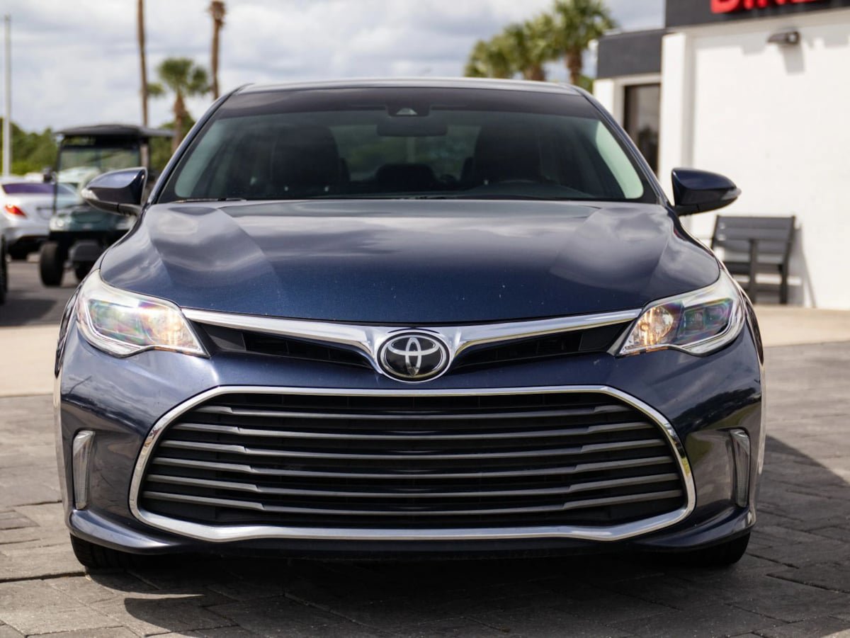 Used 2017 Toyota Avalon XLE w/ Carpet Mat Package FWD image 4