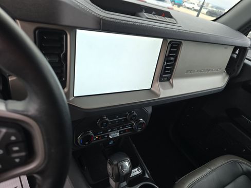 Used 2025 Ford Bronco Outer Banks image 6