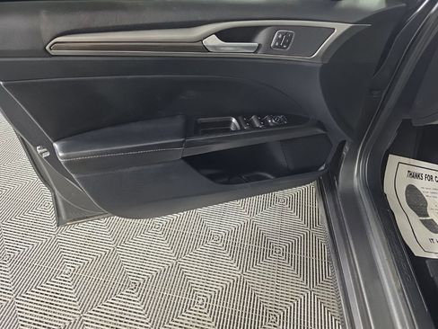 Used 2019 Ford Fusion SEL image 12