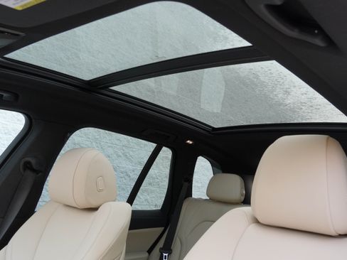 Used 2022 BMW X5 sDrive40i w/ Premium Package RWD image 14
