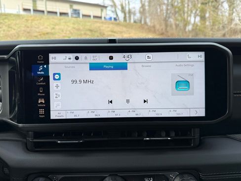 Used 2025 Jeep Gladiator Sport image 24