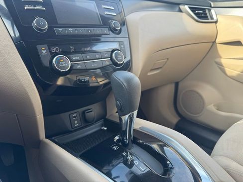 Used 2016 Nissan Rogue SV image 13