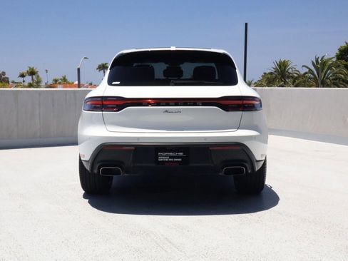 Certified 2025 Porsche Macan AWD/4WD image 10