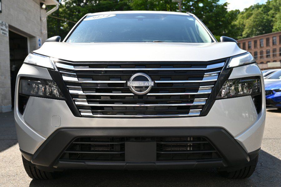 Used 2024 Nissan Rogue S FWD image 8