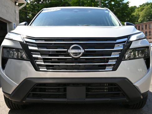 Used 2024 Nissan Rogue S FWD image 8