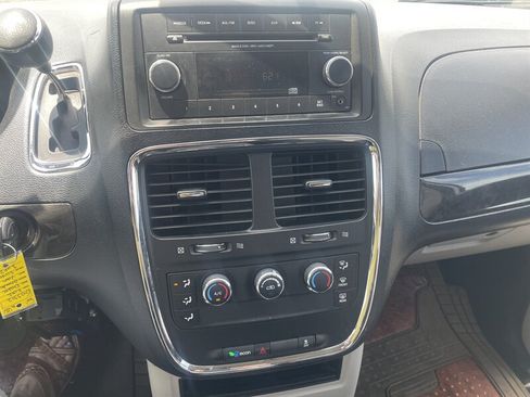 Used 2012 Dodge Grand Caravan American Value Package FWD image 5