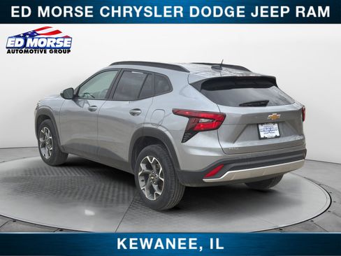 Used 2024 Chevrolet Trax LT FWD image 3