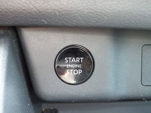 Used 2024 Nissan Rogue S FWD image 32