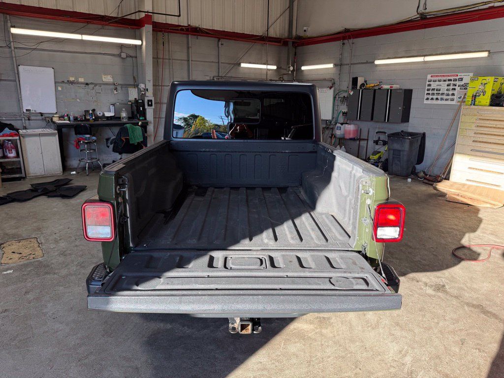 Used 2021 Jeep Gladiator Sport AWD/4WD image 28