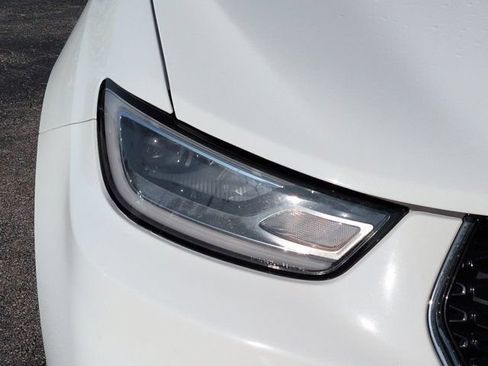 Used 2023 Chrysler Pacifica Touring-L FWD image 9