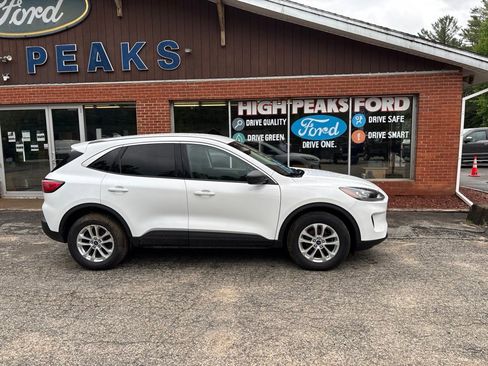 Used 2022 Ford Escape SE w/ Convenience Package AWD/4WD image 1