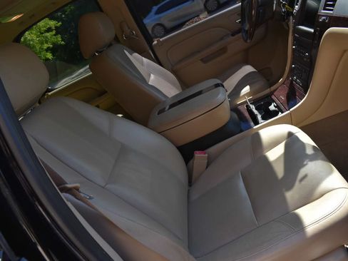 Used 2011 Cadillac Escalade Premium AWD/4WD image 40