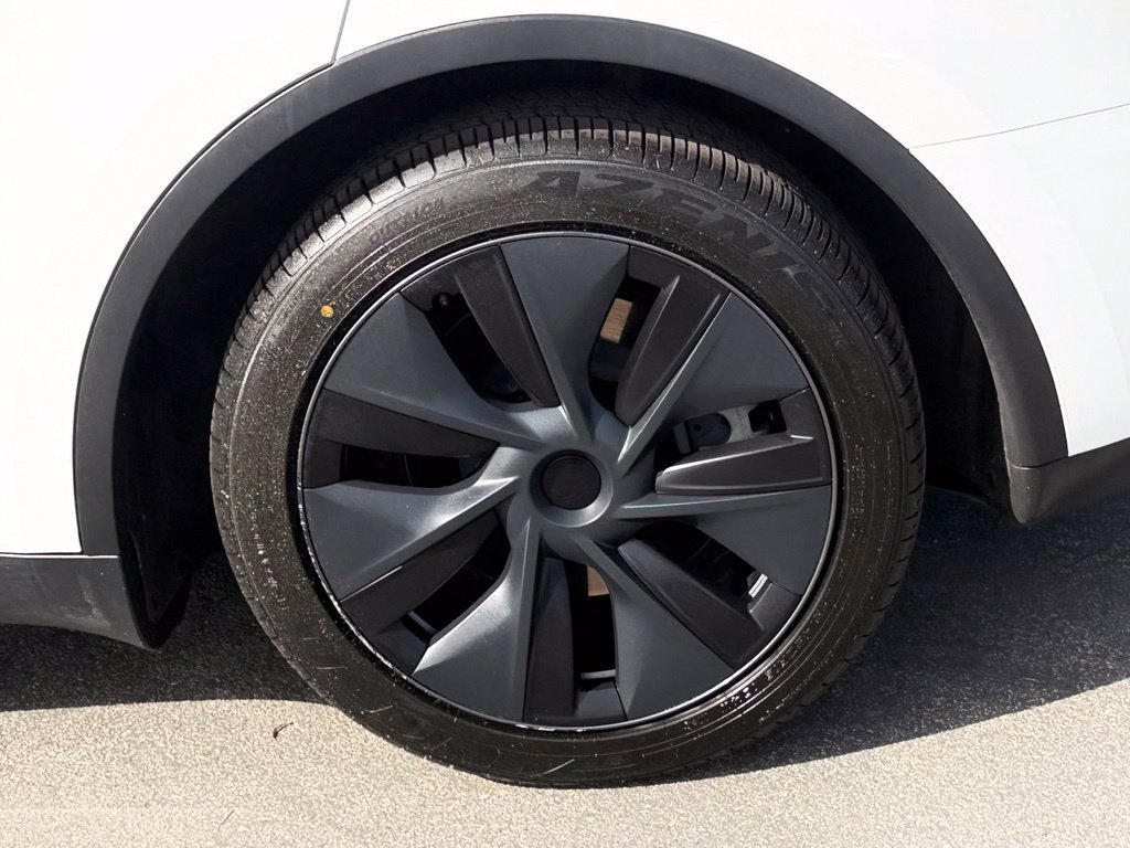 Used 2024 Tesla Model Y Long Range RWD image 9