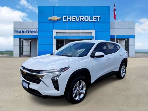 New 2026 Chevrolet Trax LS w/ LS Convenience Package FWD image 5