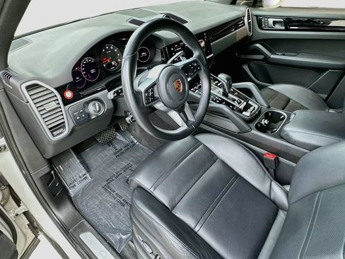 Certified 2023 Porsche Cayenne AWD/4WD image 4