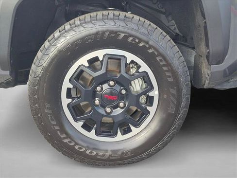 Certified 2025 Toyota Tacoma TRD Off-Road AWD/4WD image 21