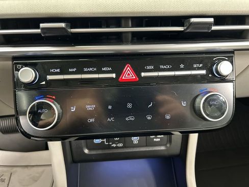 Used 2025 Hyundai Tucson SEL AWD/4WD image 17