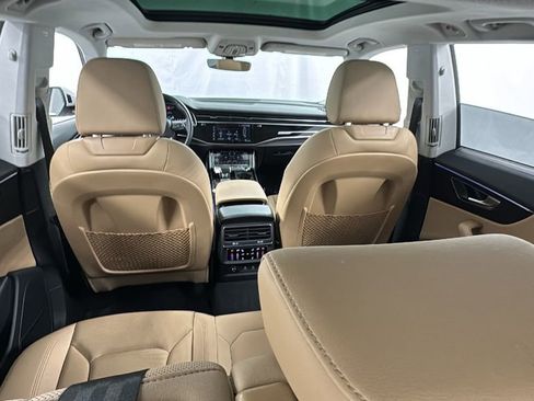 Used 2023 Audi Q8 Prestige image 18