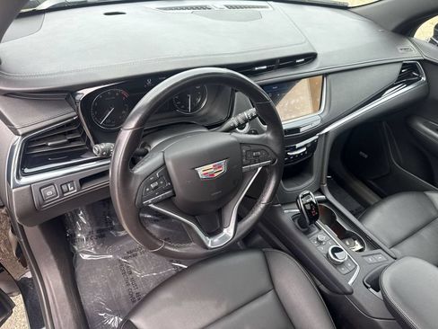 Used 2021 Cadillac XT6 Luxury w/ LPO, Floor Liner Package FWD image 11